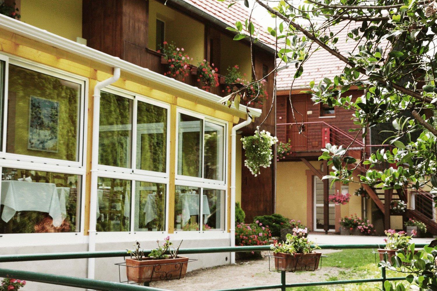 Logis Hotel Restaurant De La Poste Et Spa De Montagne Le Bonhomme Exterior foto